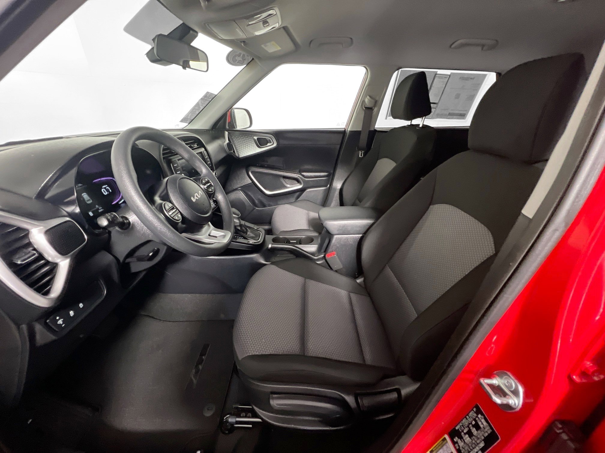 Used 2025 Kia Soul LX w/ LX Technology Package image 14