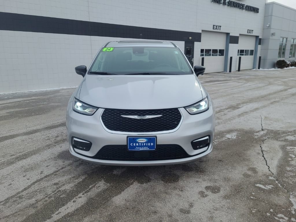 Used 2024 Chrysler Pacifica Limited image 10