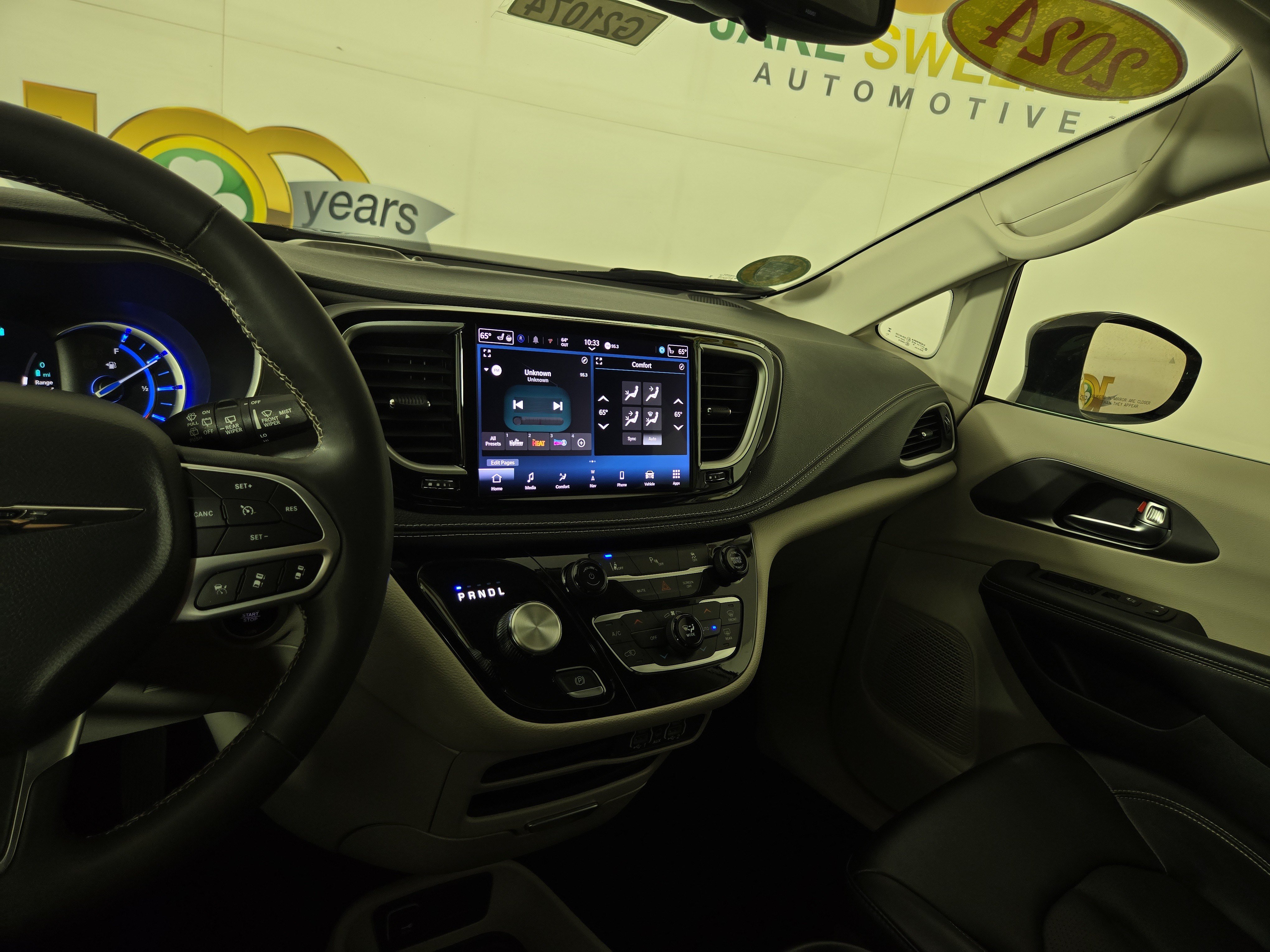 Used 2024 Chrysler Pacifica Limited FWD image 25
