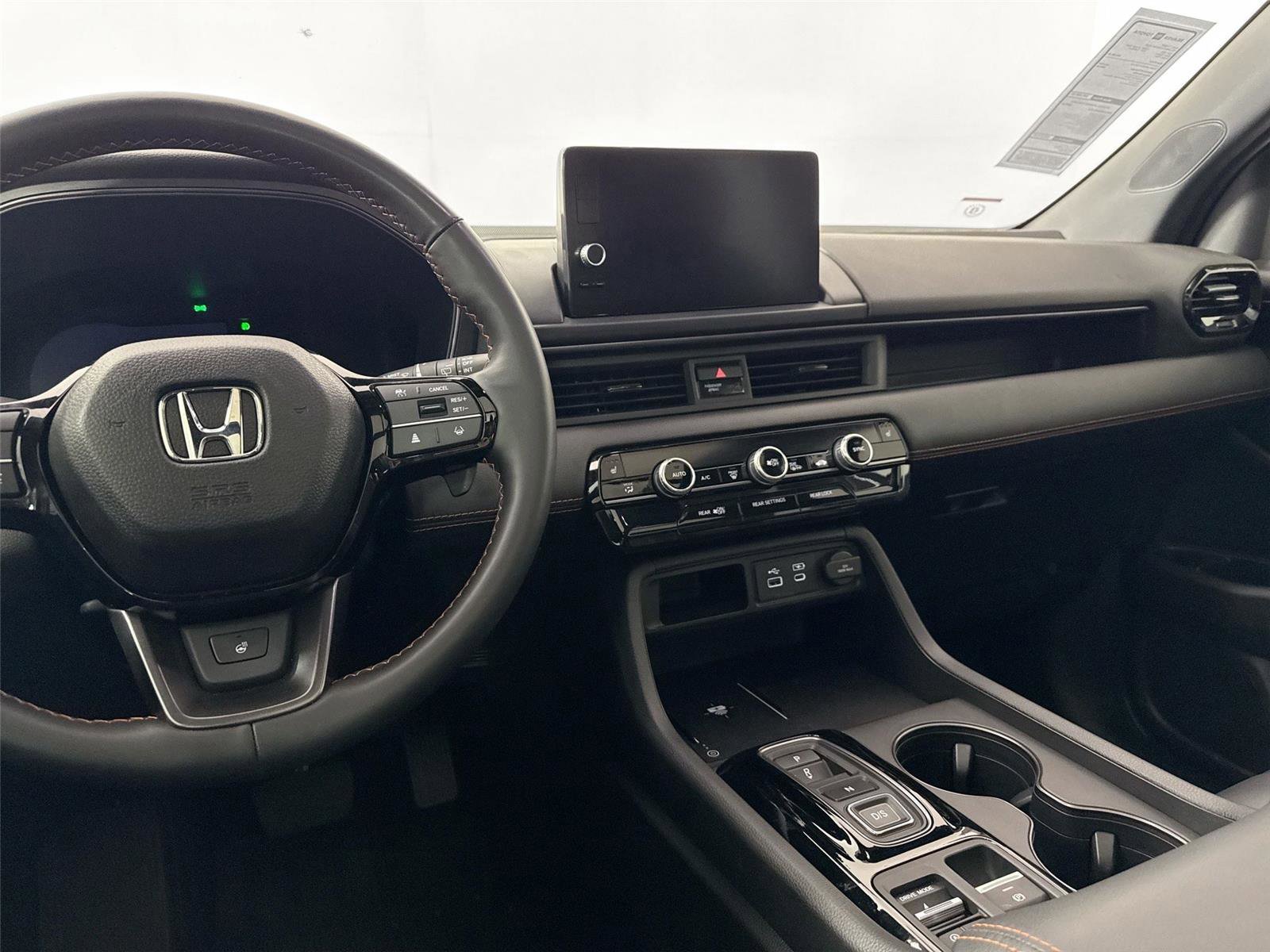 Used 2025 Honda Pilot TrailSport image 32