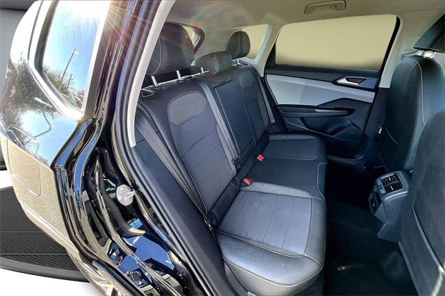 Used 2024 Volkswagen Taos SE image 25