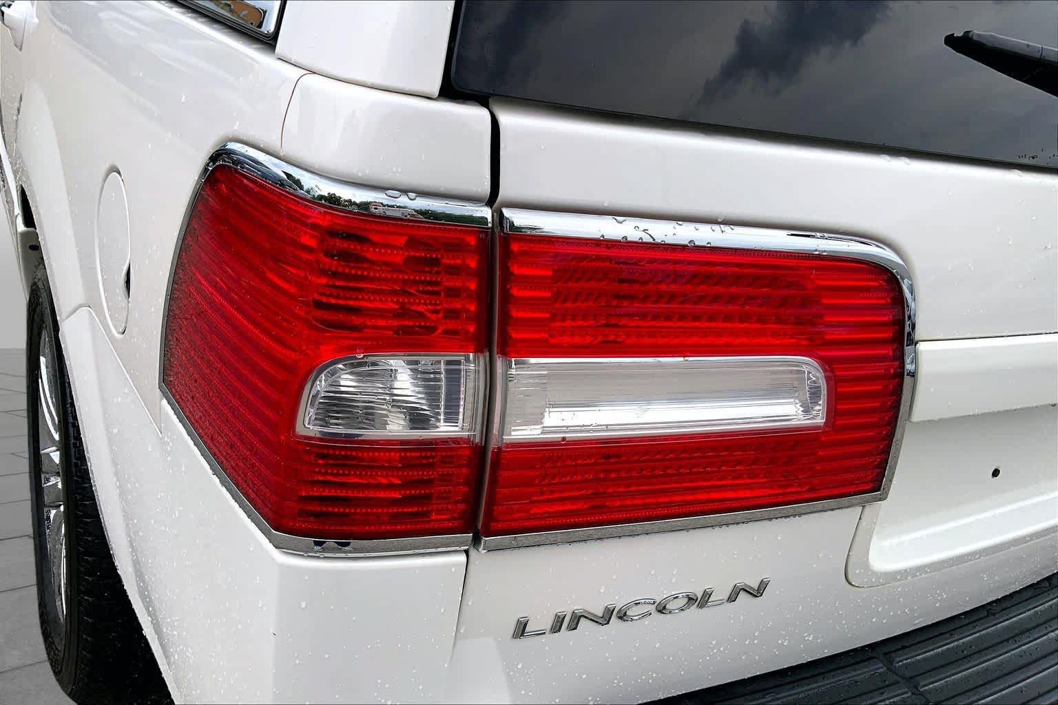 Used 2014 Lincoln Navigator 4WD w/ Equipment Group 101A image 28