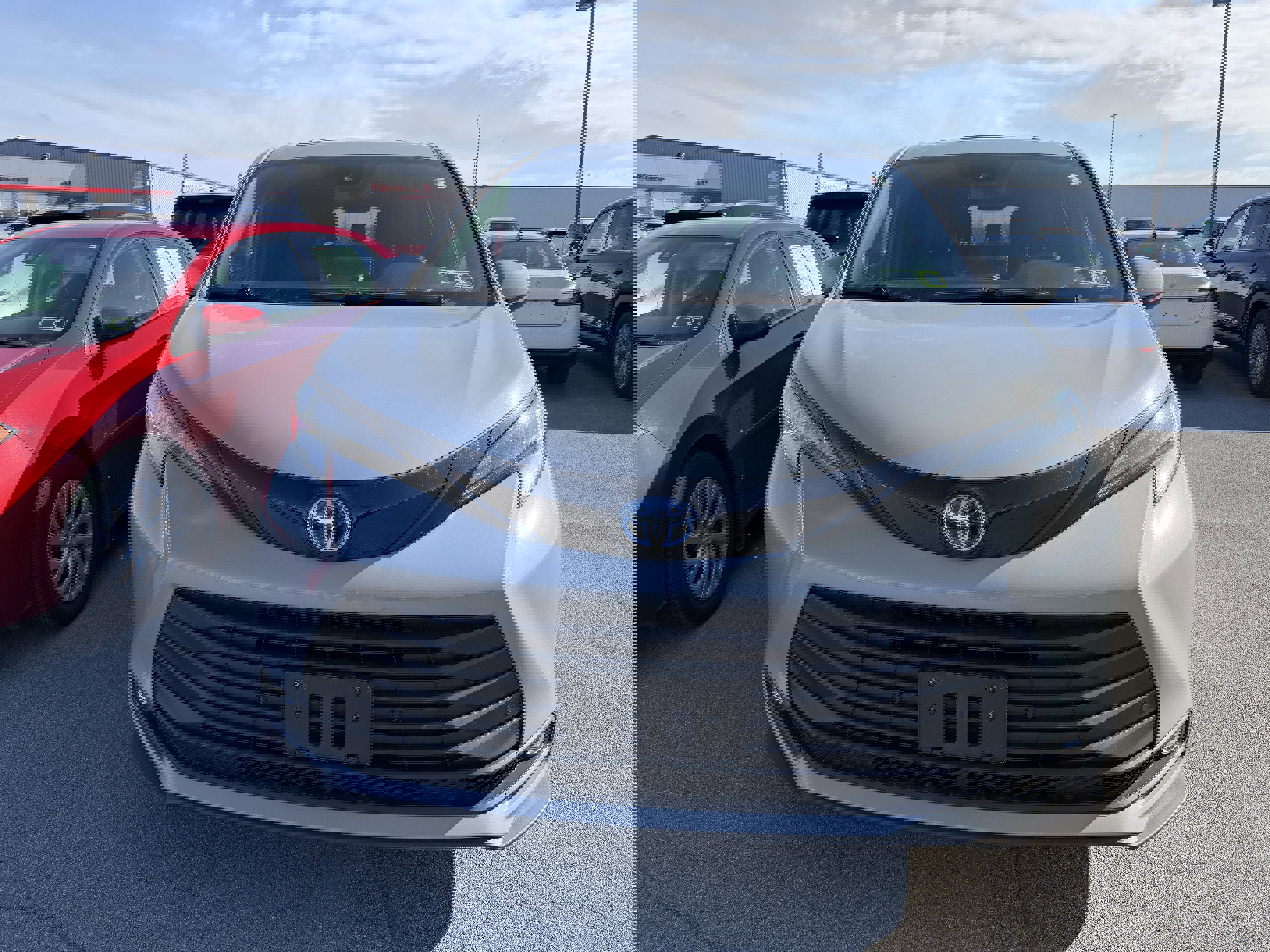 Used 2025 Toyota Sienna XLE Woodland Edition image 3