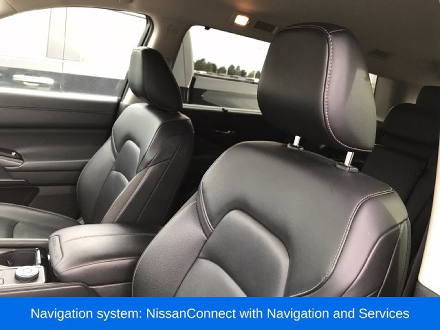 Used 2025 Nissan Pathfinder SL AWD/4WD image 4