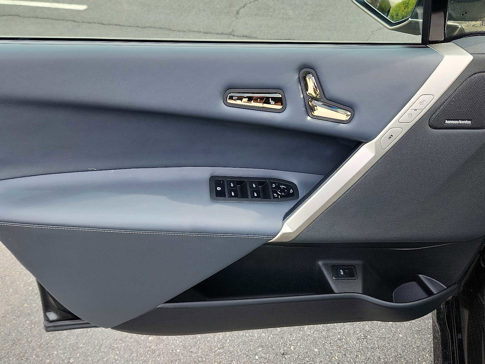 Used 2023 BMW iX xDrive50 w/ Ultimate Package 2 image 12