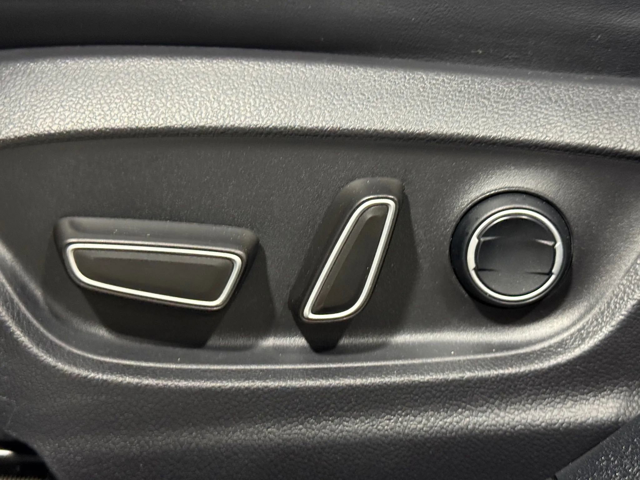 Used 2017 Toyota Prius Four w/ Premium Convenience Package image 20