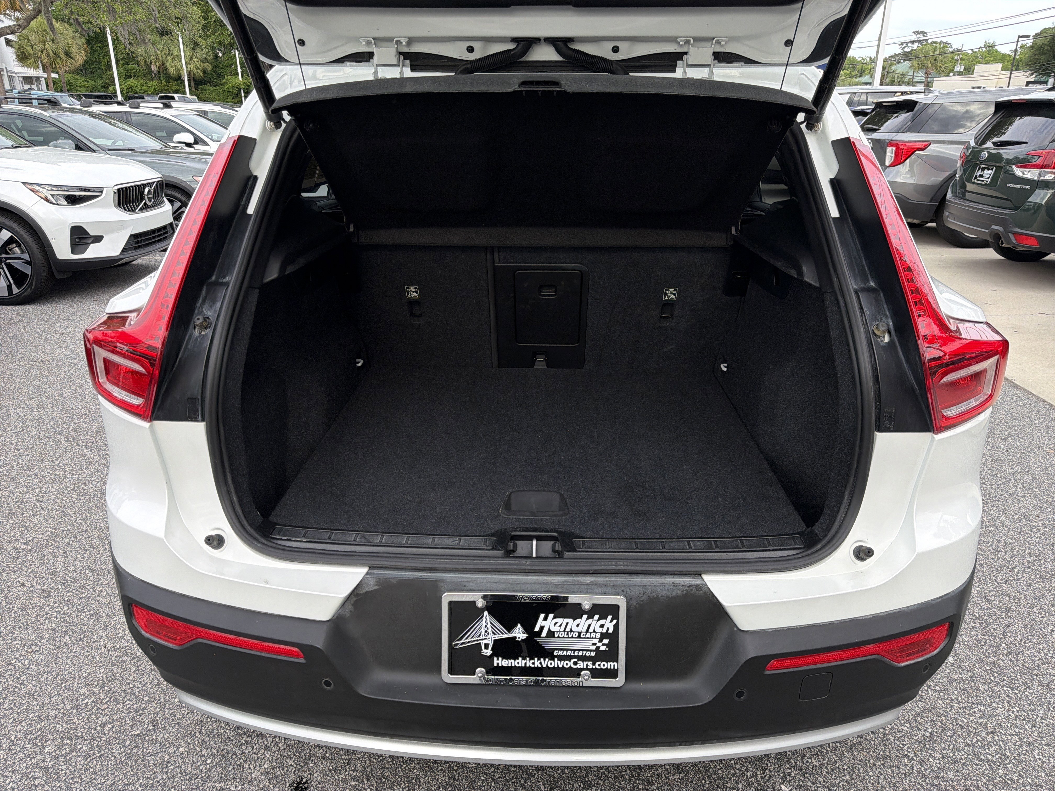 Certified 2025 Volvo XC40 B5 Core AWD/4WD image 17