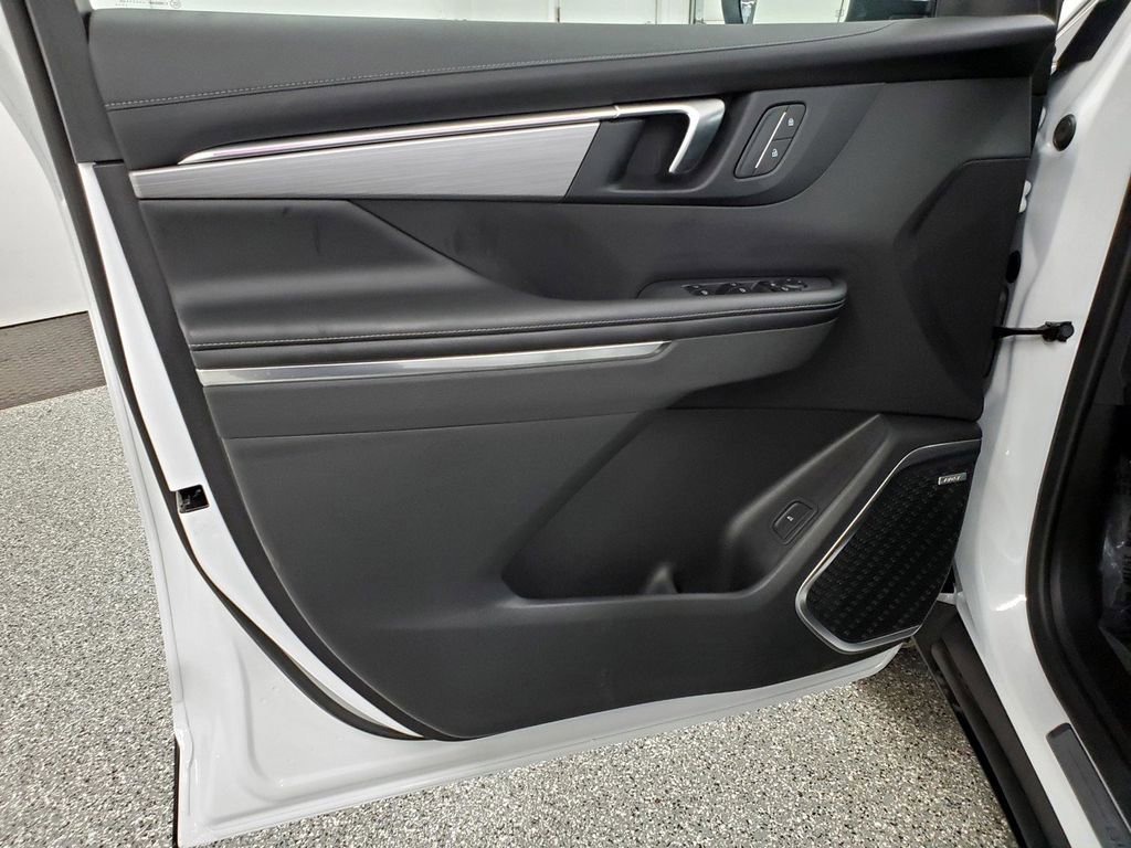 Used 2025 Buick Enclave Preferred image 12