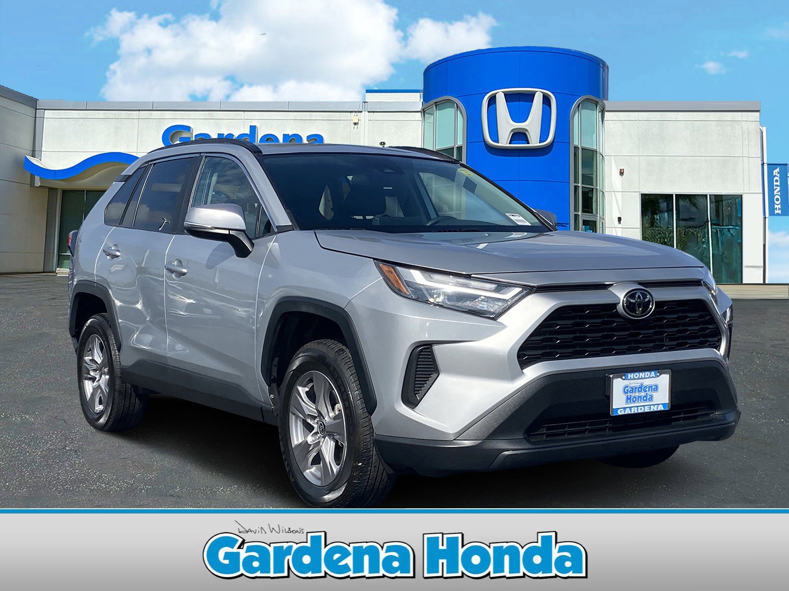 Used 2024 Toyota RAV4 XLE image 1