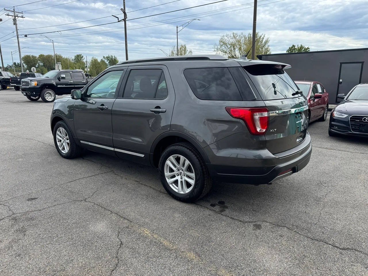 Used 2019 Ford Explorer XLT w/ Equipment Group 202A AWD/4WD image 3