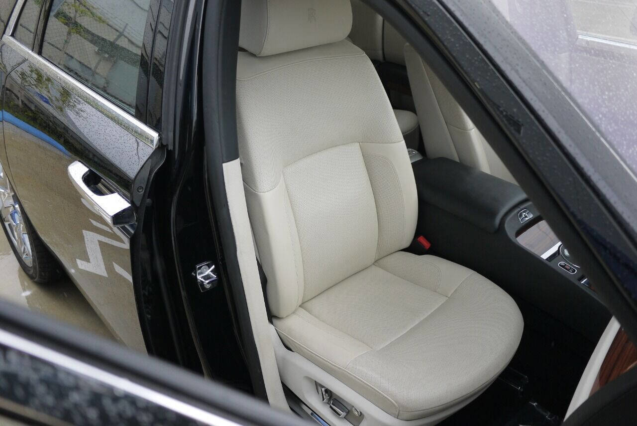 Used 2010 Rolls-Royce Ghost image 21
