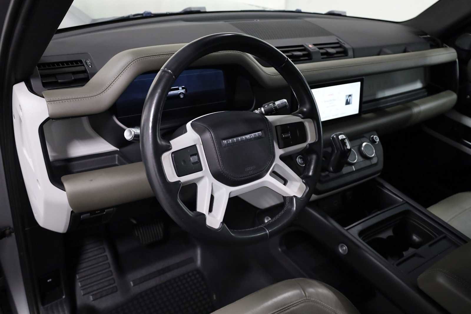 Used 2020 Land Rover Defender 110 SE image 4