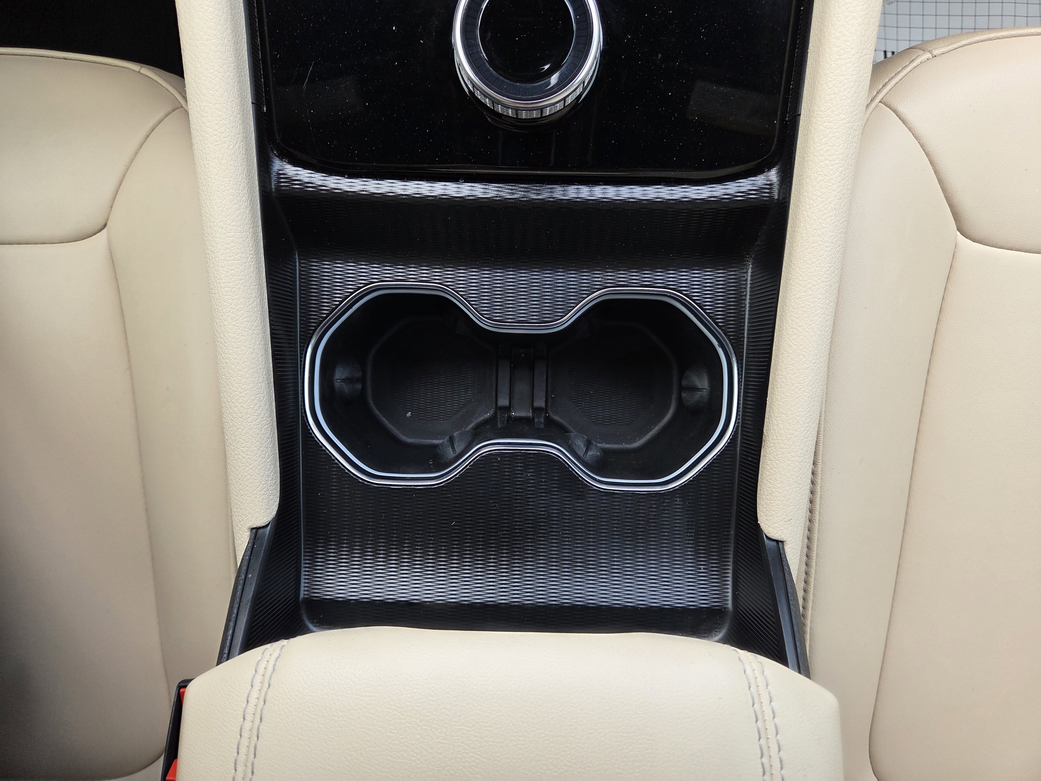 Used 2024 Jeep Grand Cherokee L Limited w/ Black Appearance Package image 31