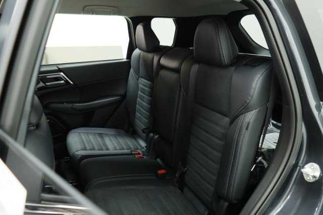 New 2026 Mitsubishi Outlander SE FWD image 25