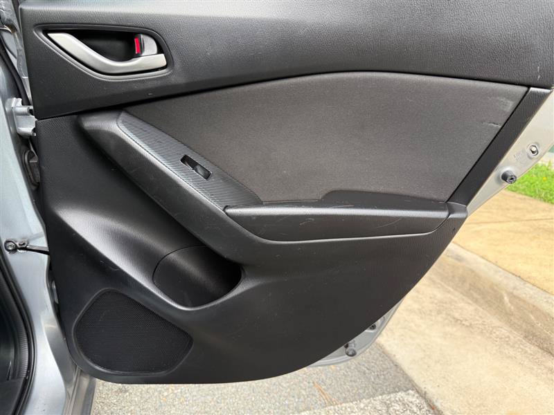 Used 2014 MAZDA MAZDA3 i Touring w/ Technology Package FWD image 28