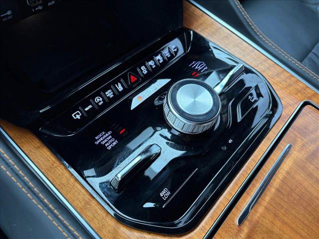 Used 2023 Jeep Grand Wagoneer Series III AWD/4WD image 12