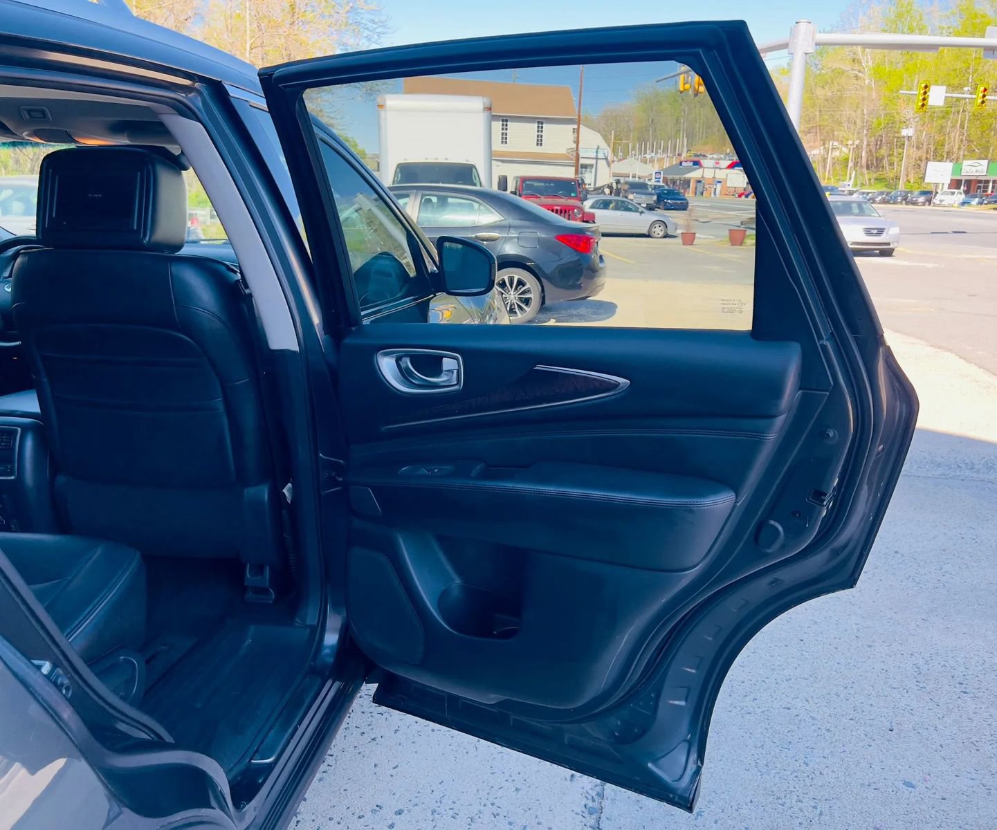 Used 2014 INFINITI QX60 AWD w/ Deluxe Touring Package image 20