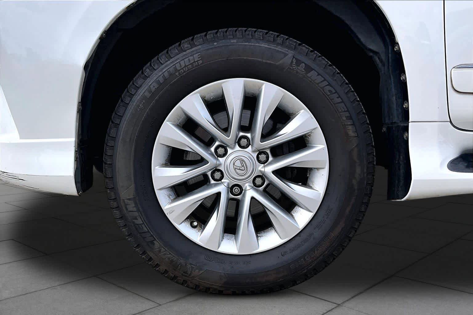 Used 2016 Lexus GX 460 w/ Premium Package AWD/4WD image 9