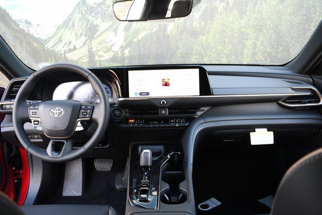 New 2026 Toyota Crown Signia image 9