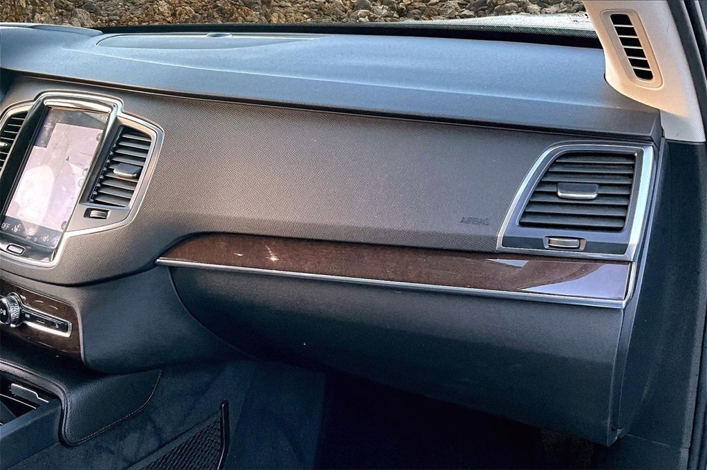 Used 2019 Volvo XC90 T6 Momentum w/ Advanced Package image 14