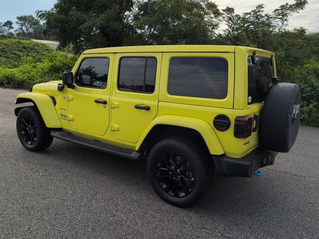 Used 2022 Jeep Wrangler Unlimited Sahara w/ Cold Weather Group AWD/4WD image 4