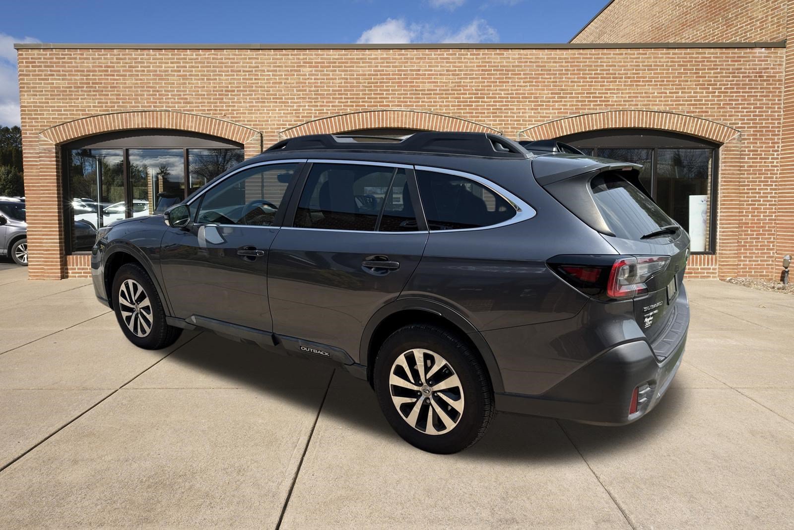 Used 2020 Subaru Outback Premium w/ Popular Package #1 AWD/4WD image 5