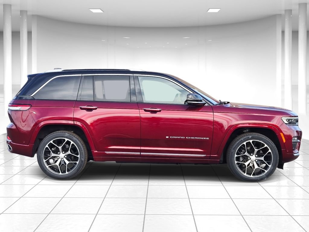 Used 2022 Jeep Grand Cherokee Summit image 2