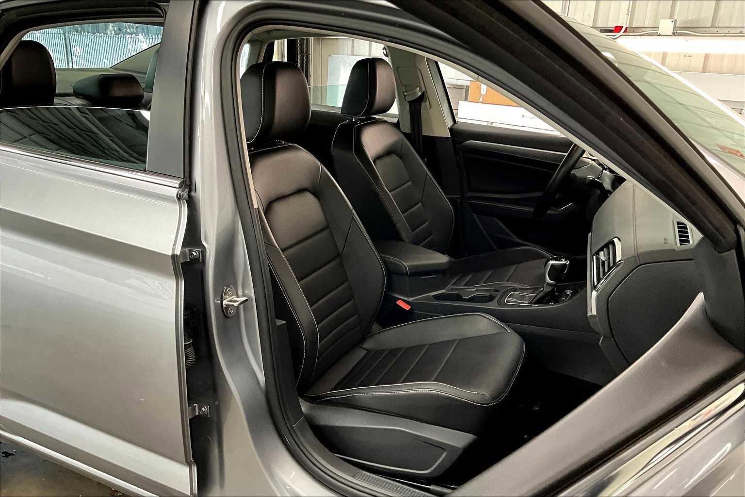 Used 2024 Volkswagen Jetta SE image 10