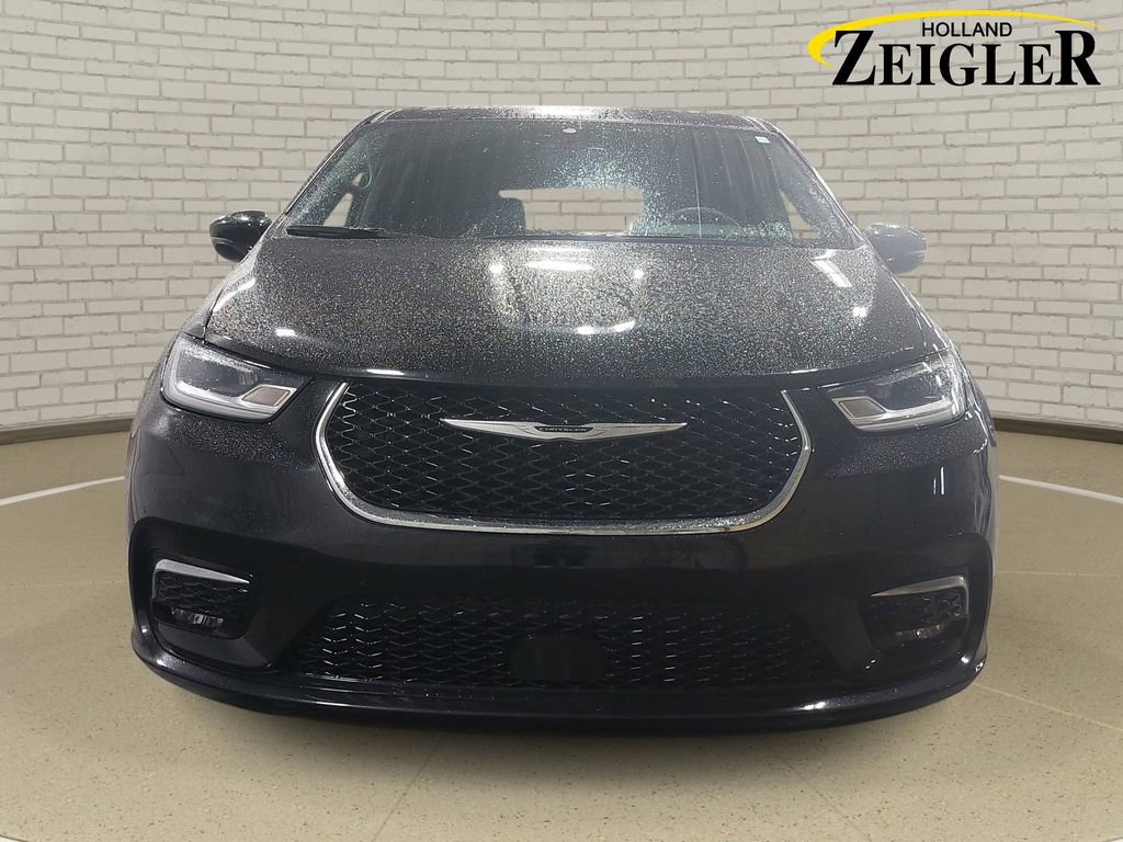 Used 2025 Chrysler Pacifica Select FWD video 2