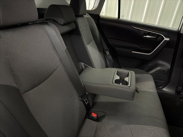 Used 2025 Toyota RAV4 XLE AWD/4WD image 18
