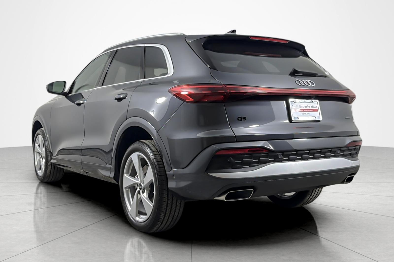 Used 2025 Audi Q5 Premium Plus w/ Premium Plus AWD/4WD image 3