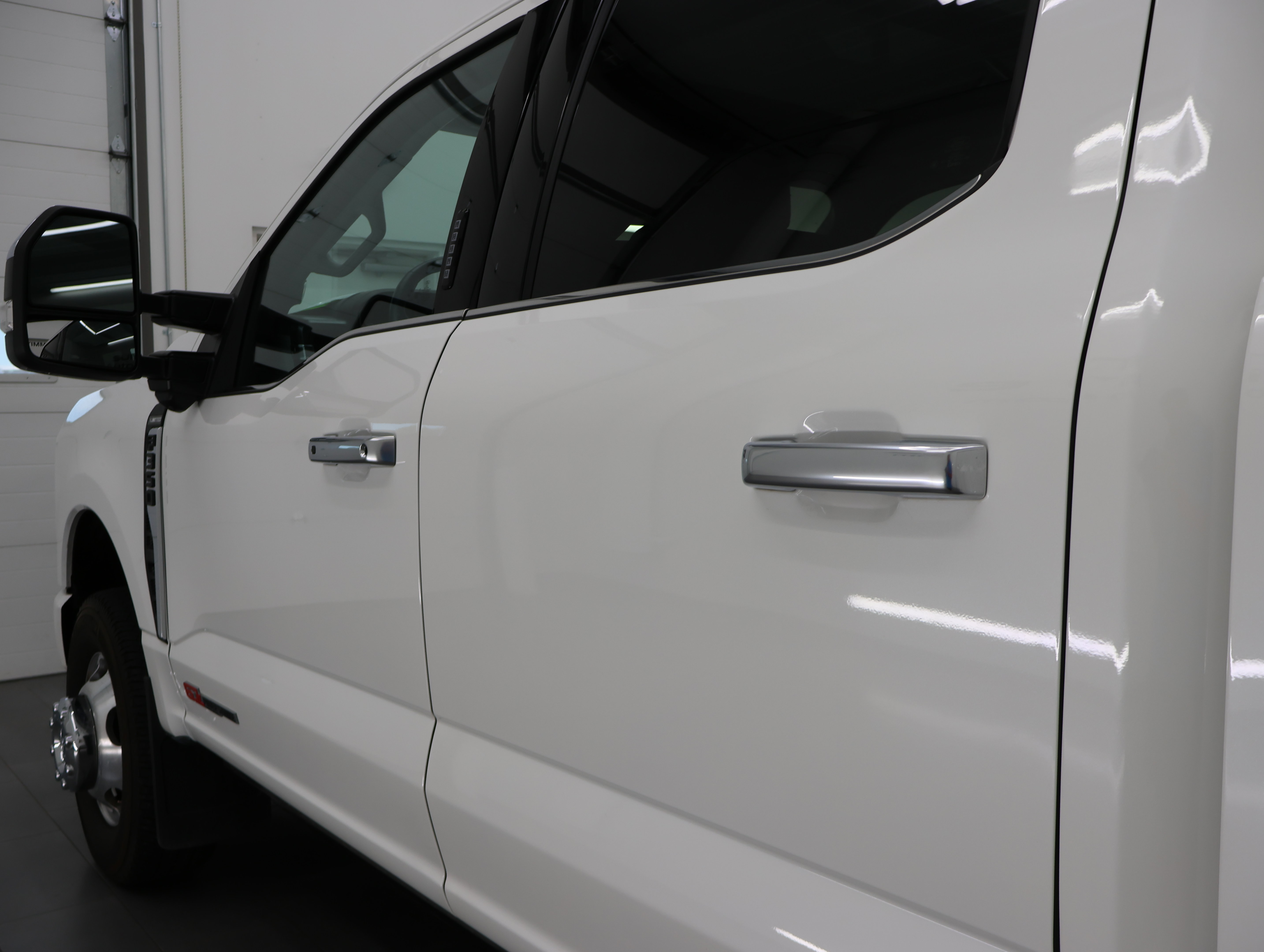 Used 2024 Ford F350 Limited w/ FX4 Off-Road Package AWD/4WD image 38