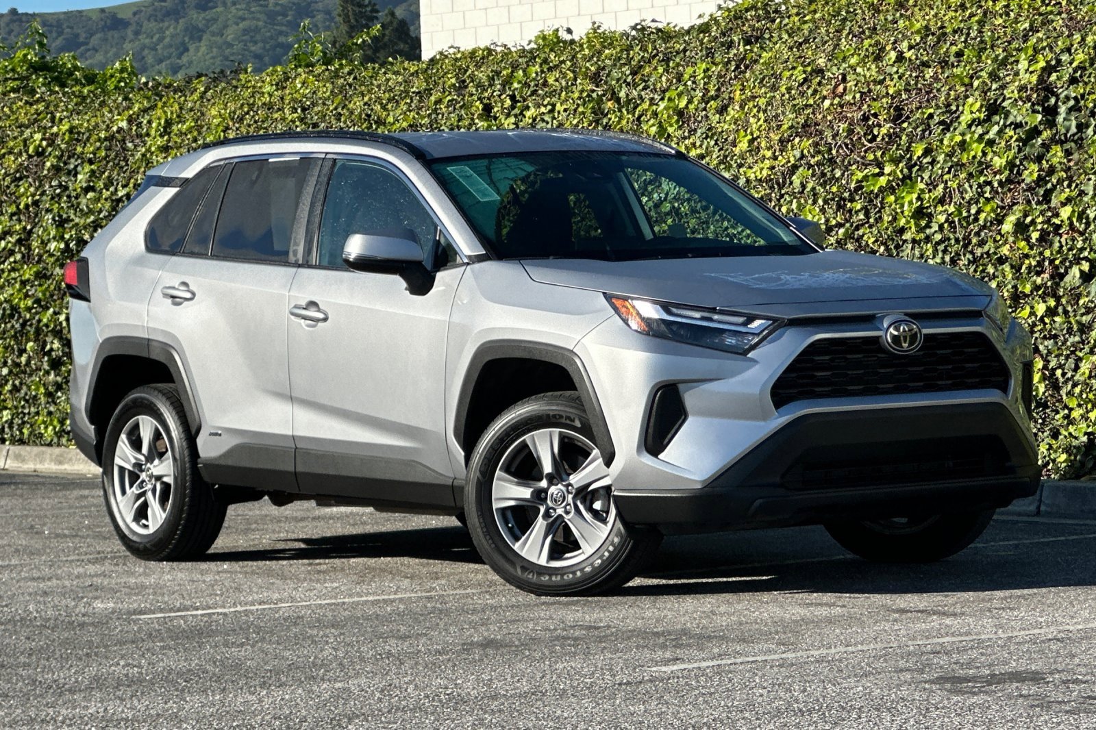 Used 2025 Toyota RAV4 XLE image 2