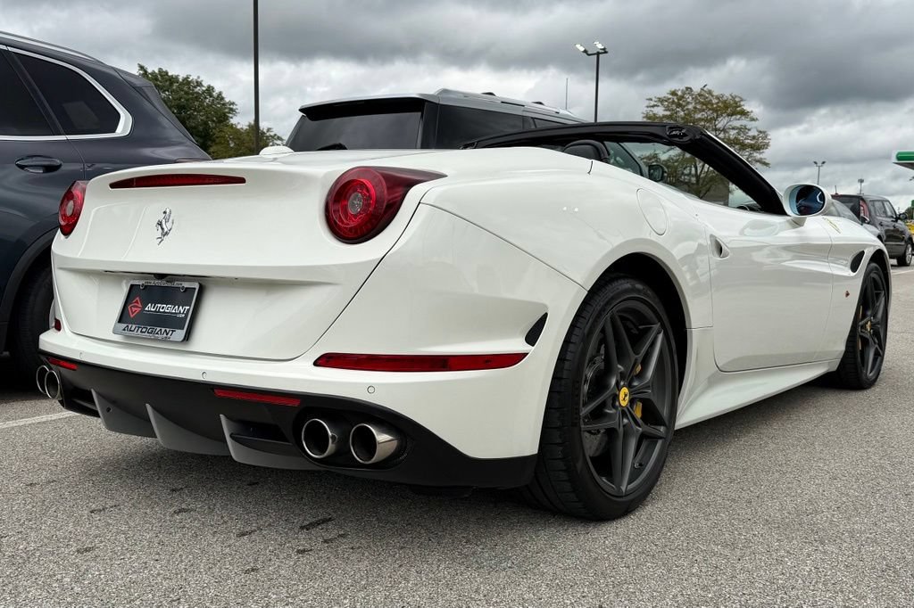 Used 2015 Ferrari California T RWD image 7