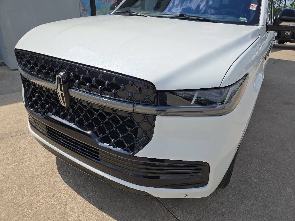 Used 2025 Lincoln Navigator Reserve w/ Jet Appearance Package AWD/4WD image 19