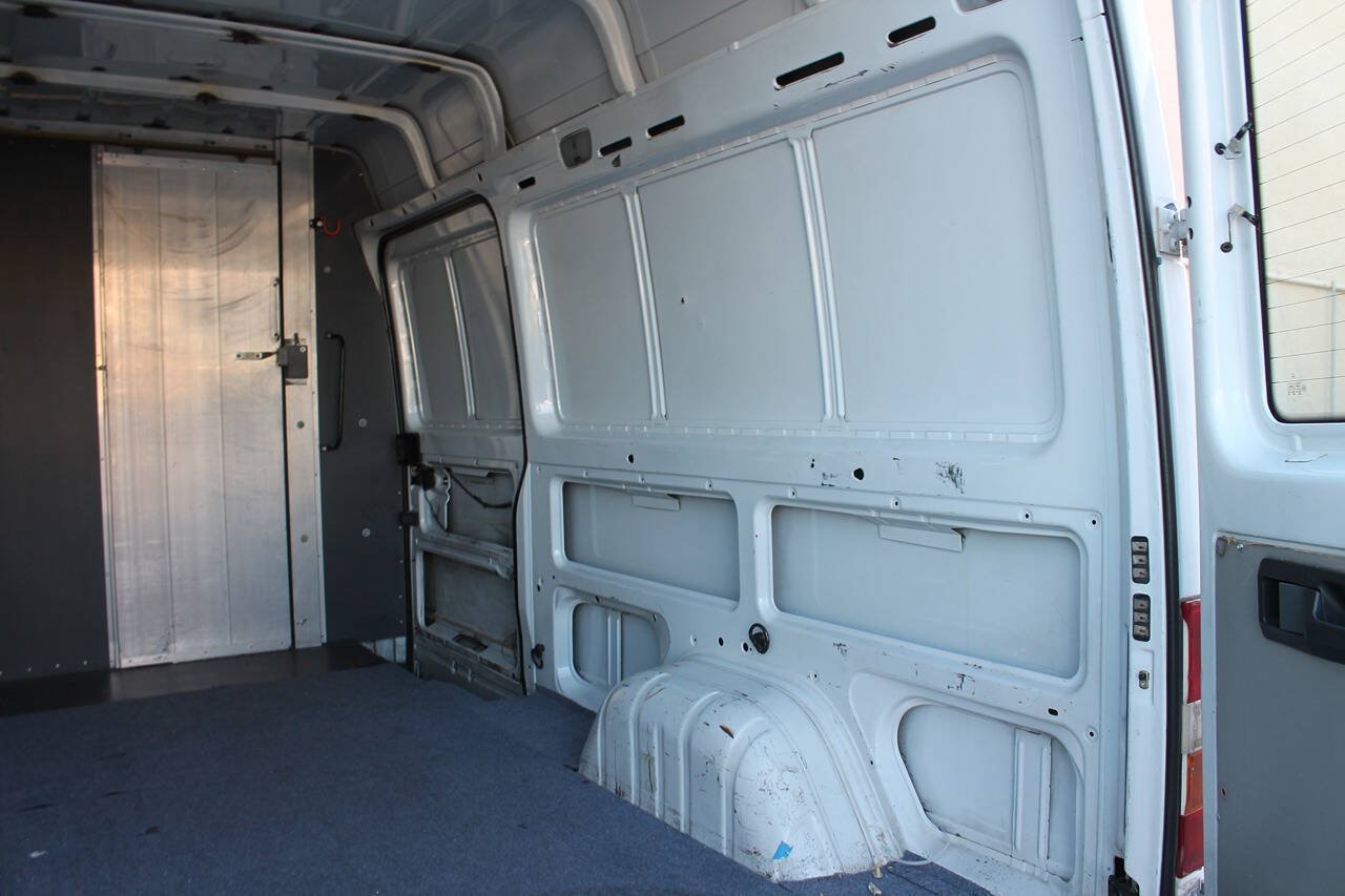 Used 2005 Dodge Sprinter 2500 w/ PWR Convenience Group RWD image 24