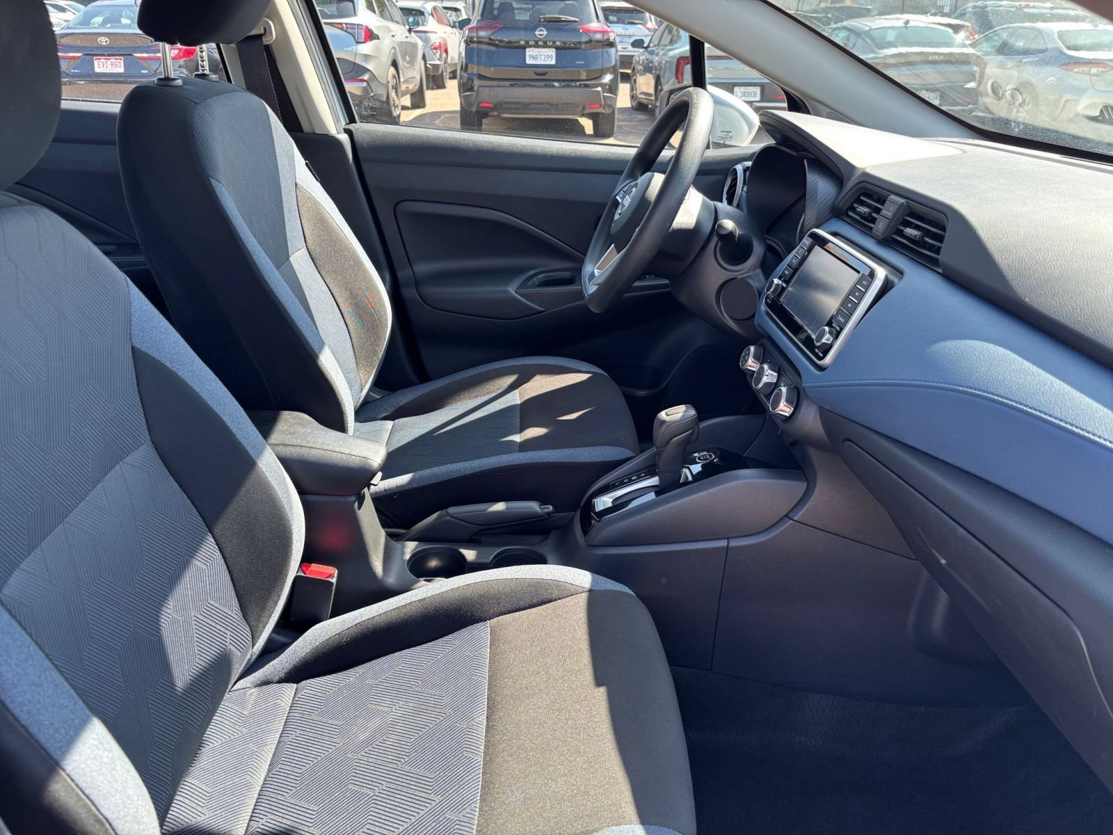 Used 2025 Nissan Versa SV FWD image 33