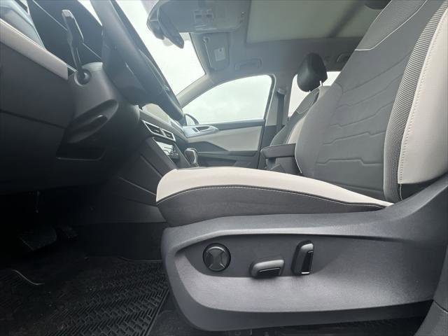 New 2026 Volkswagen Taos SE AWD/4WD image 12