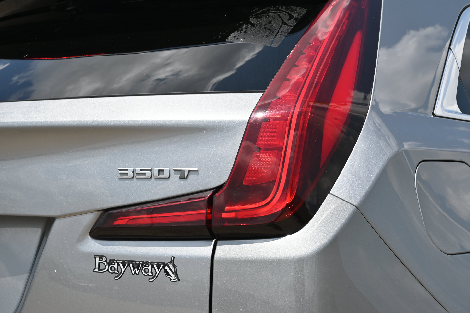 Certified 2025 Cadillac XT4 Premium Luxury FWD image 19