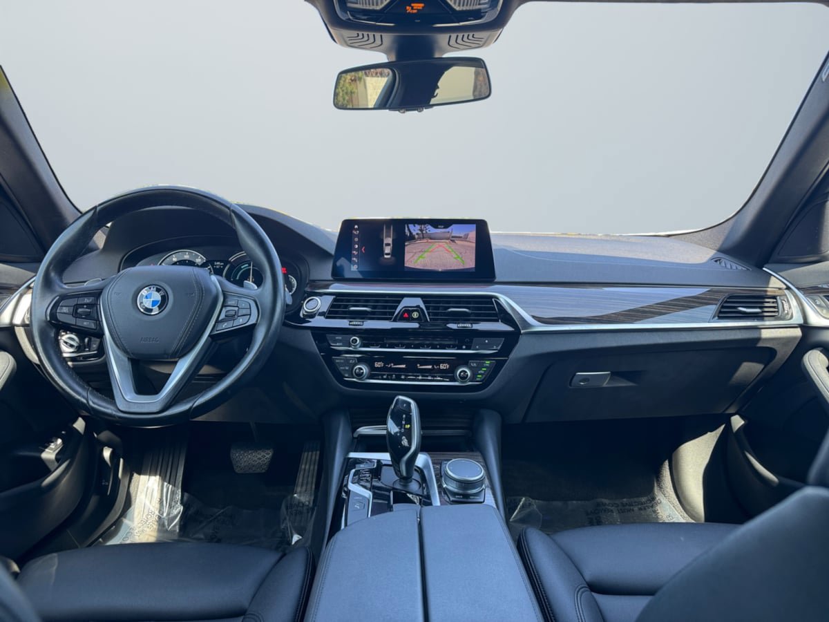 Used 2019 BMW 530e w/ Convenience Package RWD image 9