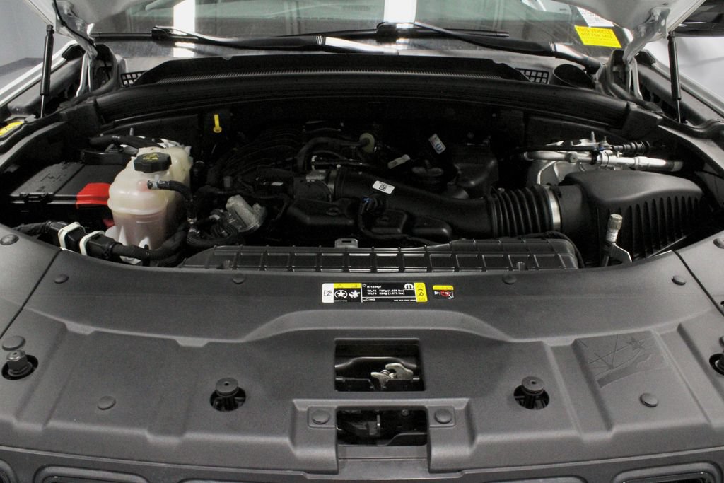 Used 2023 Jeep Grand Cherokee Altitude AWD/4WD image 16