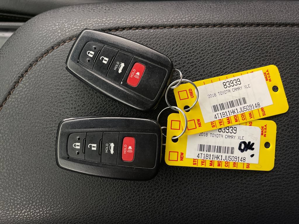 Certified 2018 Toyota Camry XLE FWD image 24