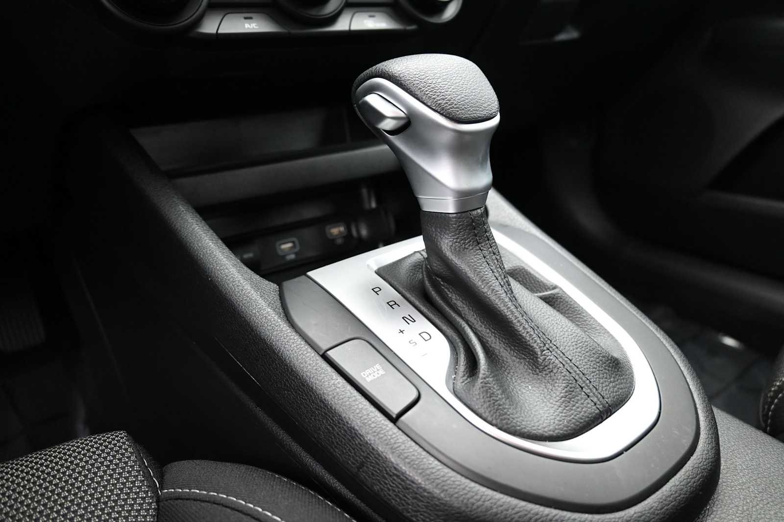 Used 2024 Kia Forte LXS w/ LXS Technology Package FWD image 16