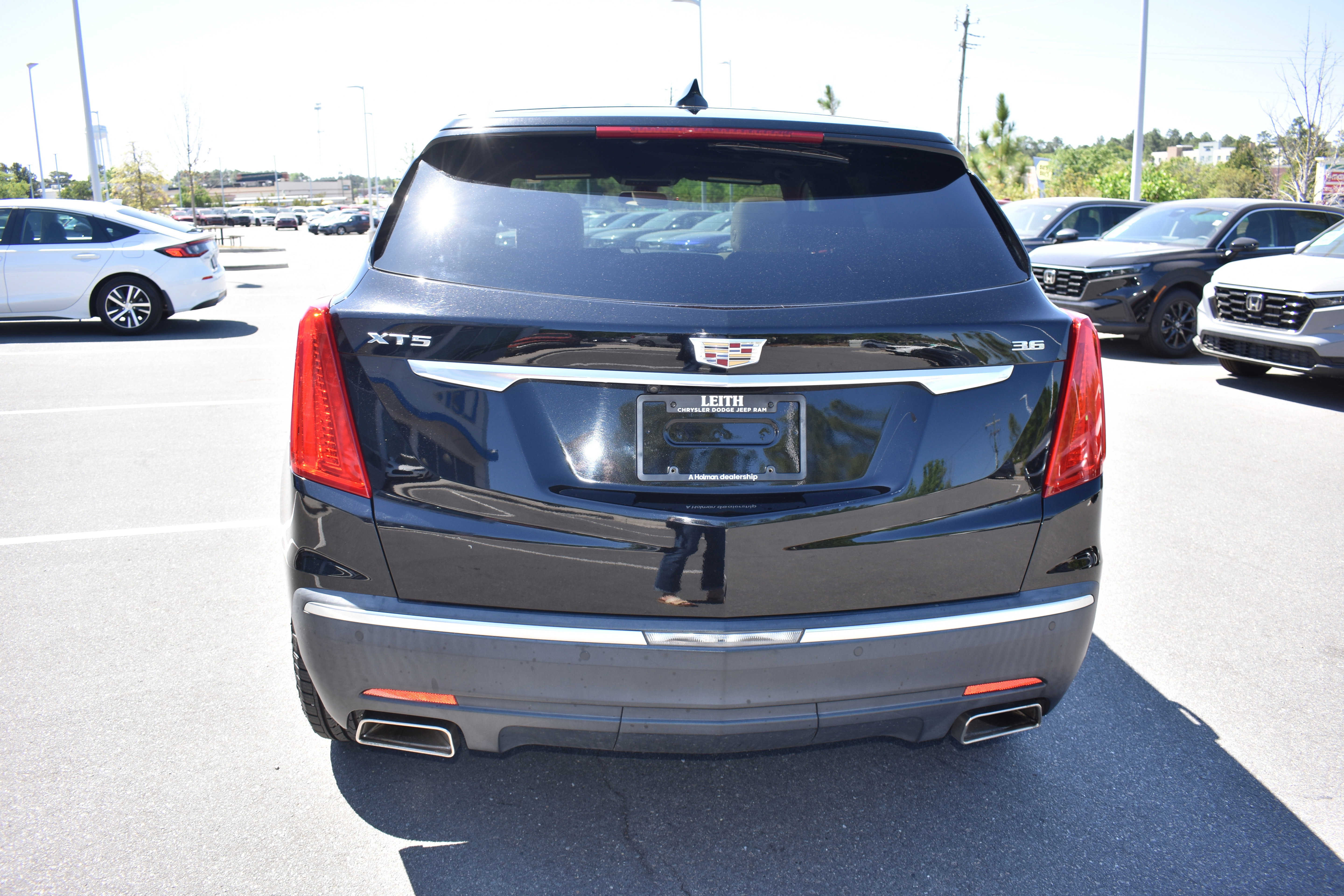 Used 2017 Cadillac XT5 Luxury w/ Driver Awareness Package FWD image 8