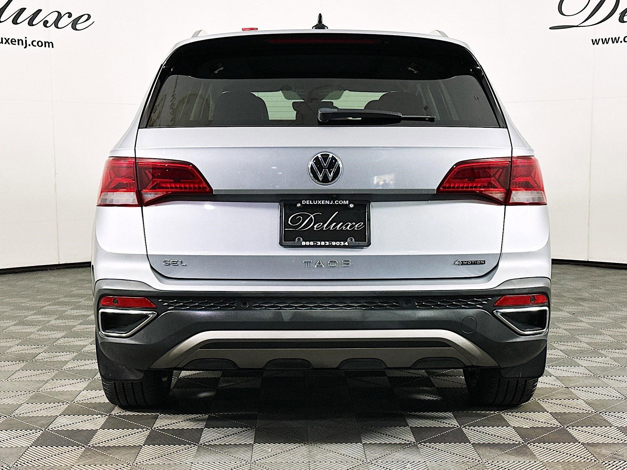 Used 2022 Volkswagen Taos SEL w/ Panoramic Sunroof Package image 5