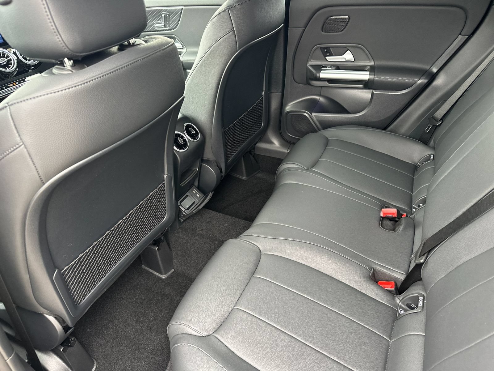 Used 2025 Mercedes-Benz GLA 250 image 12