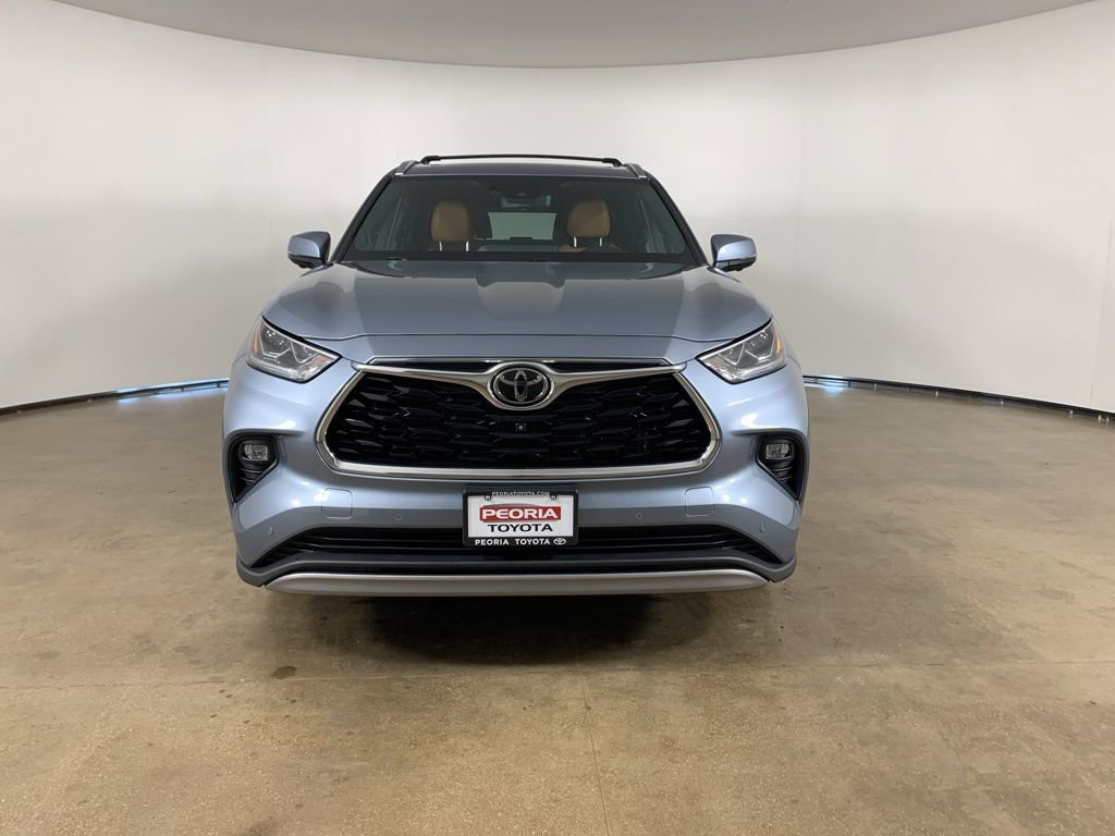 Used 2023 Toyota Highlander Platinum image 3
