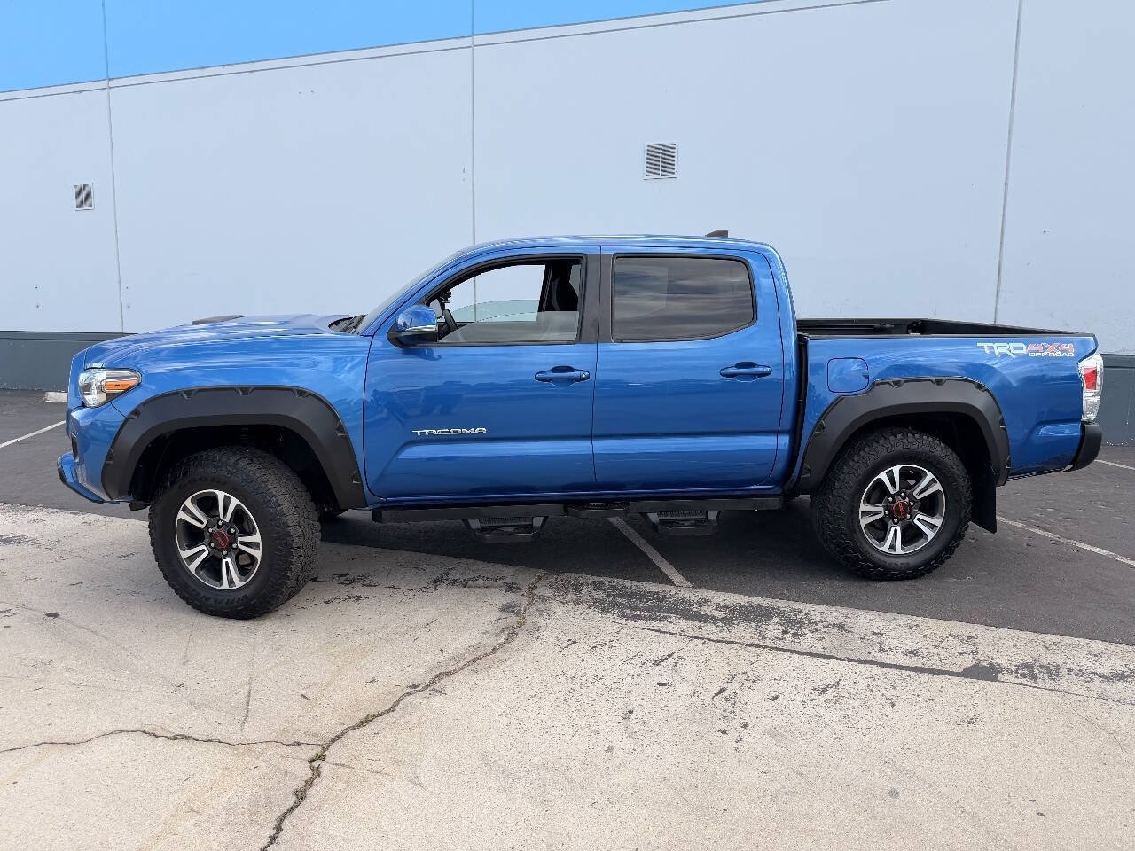 Used 2017 Toyota Tacoma TRD Off-Road AWD/4WD image 19