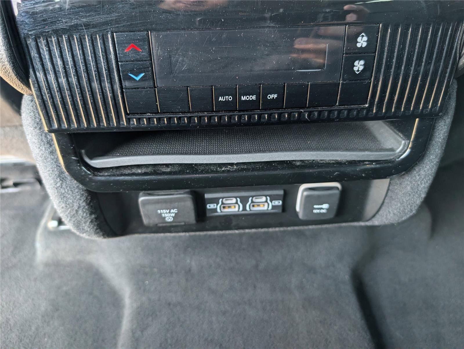 Used 2024 Jeep Wagoneer L Series II w/ Flexible Seating Group image 18