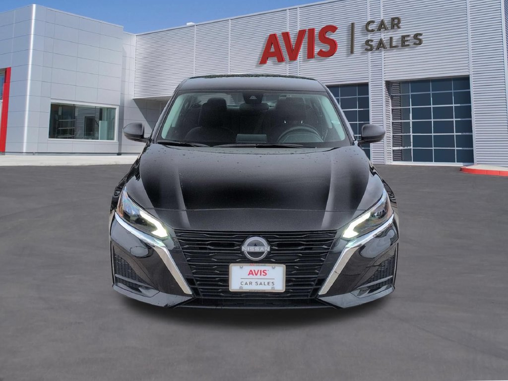 Used 2025 Nissan Altima 2.5 SV FWD image 2